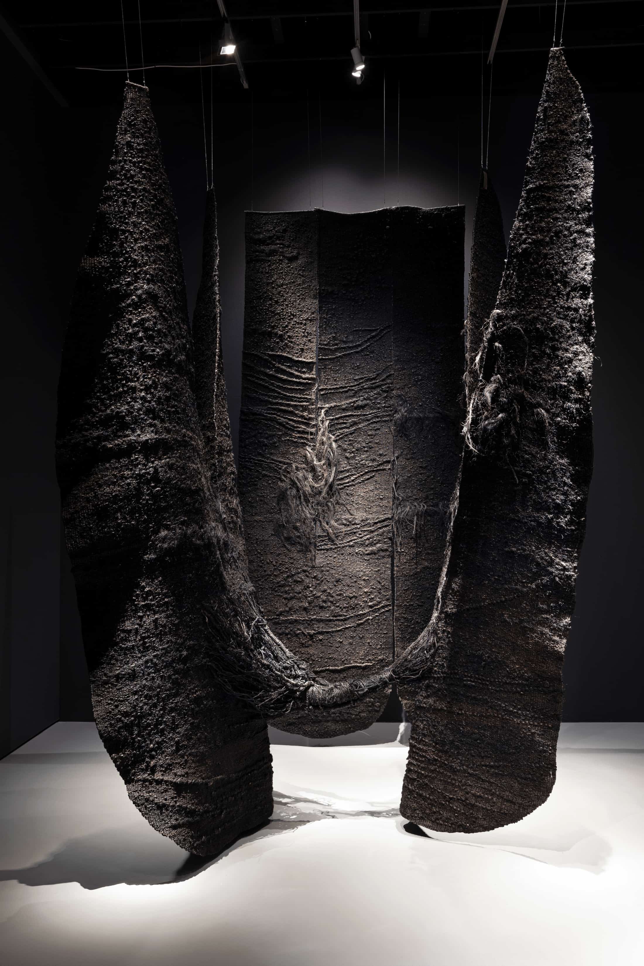 Image Magdalena Abakanowicz kunstwerk Backs, 1976-1980.